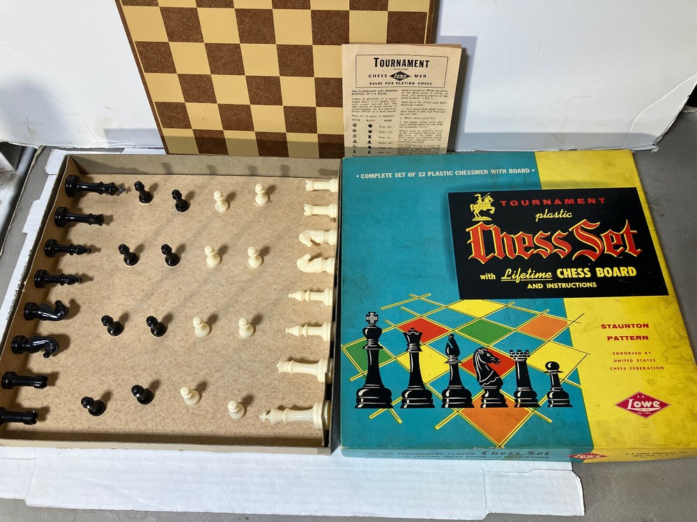 Chess set 1960's E.S. Lowe Co. Tournament Plastic Complete