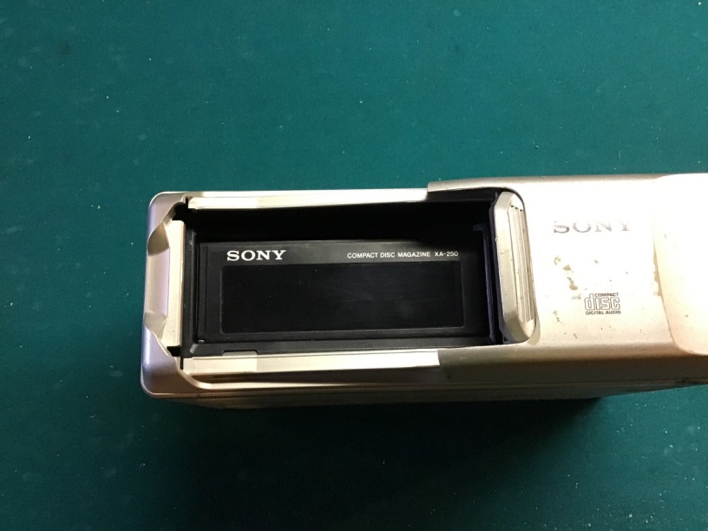 SONY MOBILE 10-DISC CD CHANGER, COMPACT DISC PLAYER W/ MOUNT CDX-606 UNTESTED