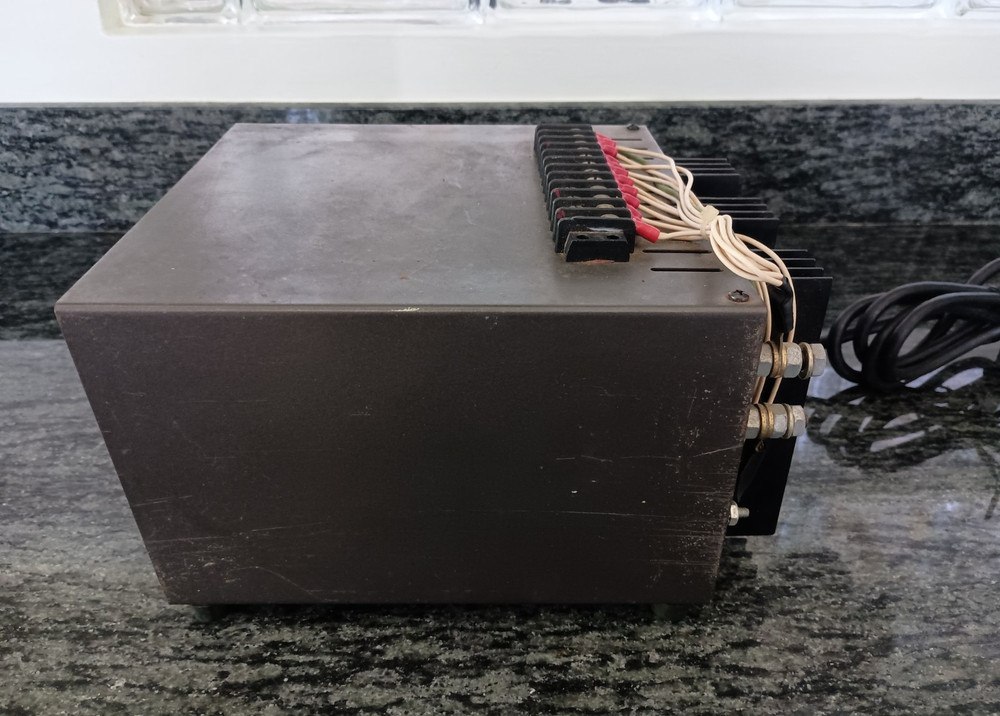 Astron RS-20A 13.8VDC 20A Linear / 16A Continuous Power Supply
