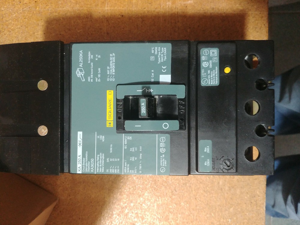 Square D KA36250 Circuit breaker