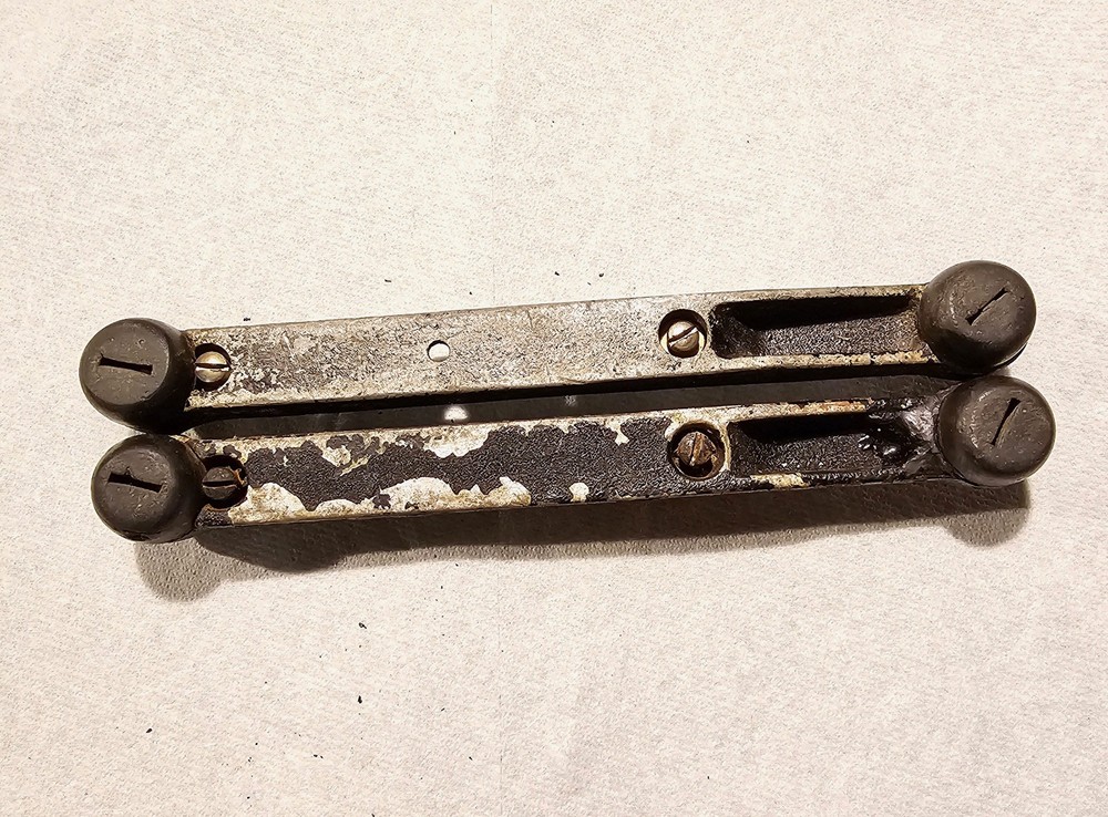 HOLMES 16mm Projector Type 12 - Bottom Feet