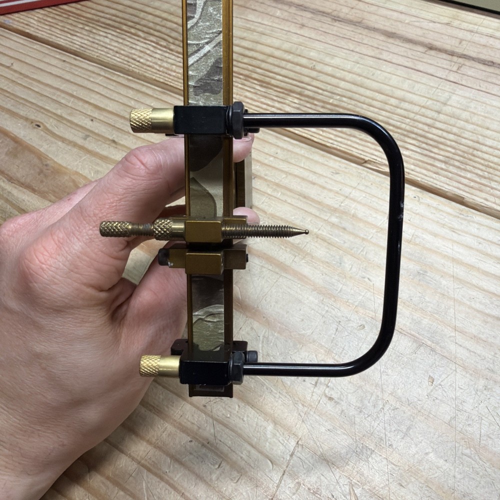 Vtg. Check-it Archery Pin Sight. D