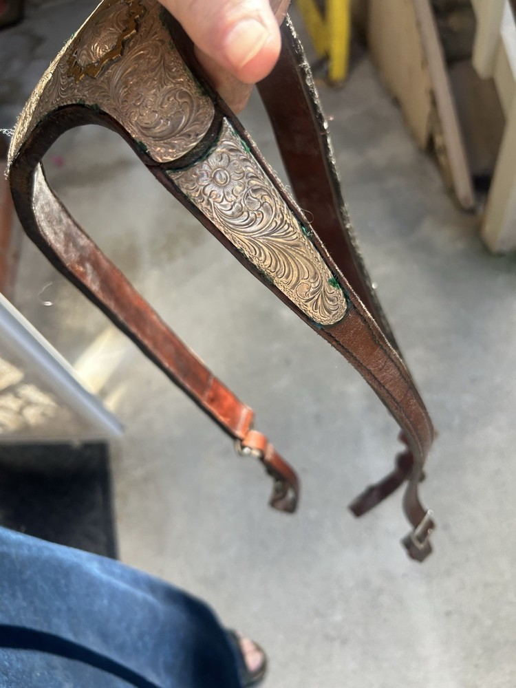 Tool silver and leather Equestrian breast collar