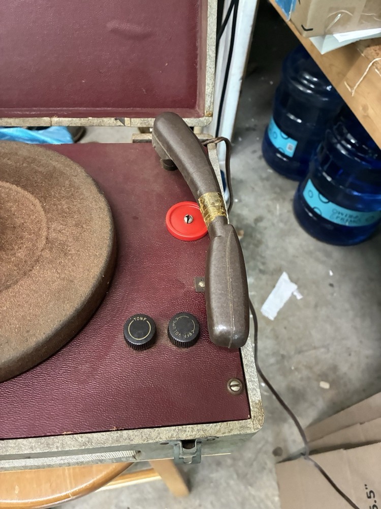 Vintage Silvertone Suitcase Record Player Phonograph