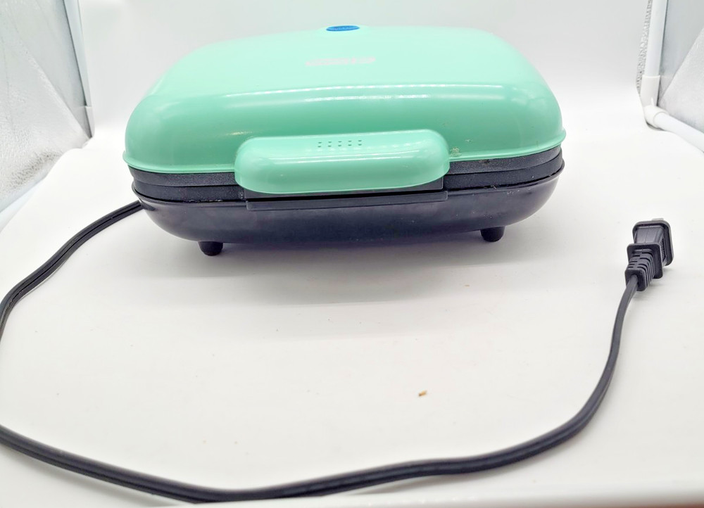 DASH FAMILY SIZE EGG BITE MAKER MAKES 9 EGG BITES AT ONCE. EXCELLENT ELECTRIC.