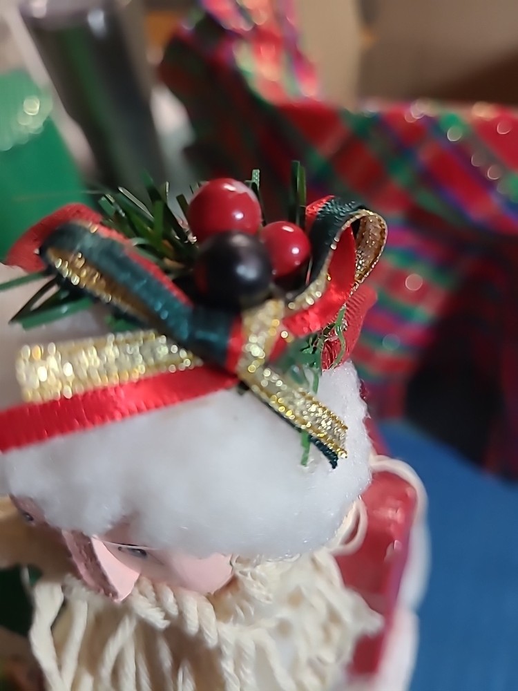 VTG. SANTA WITH BASKET (BIN R)