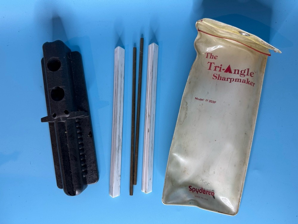 Spyderco Tri-Angle Sharpmaker Kit  - Sharpening System Ceramic Stones Model 203F