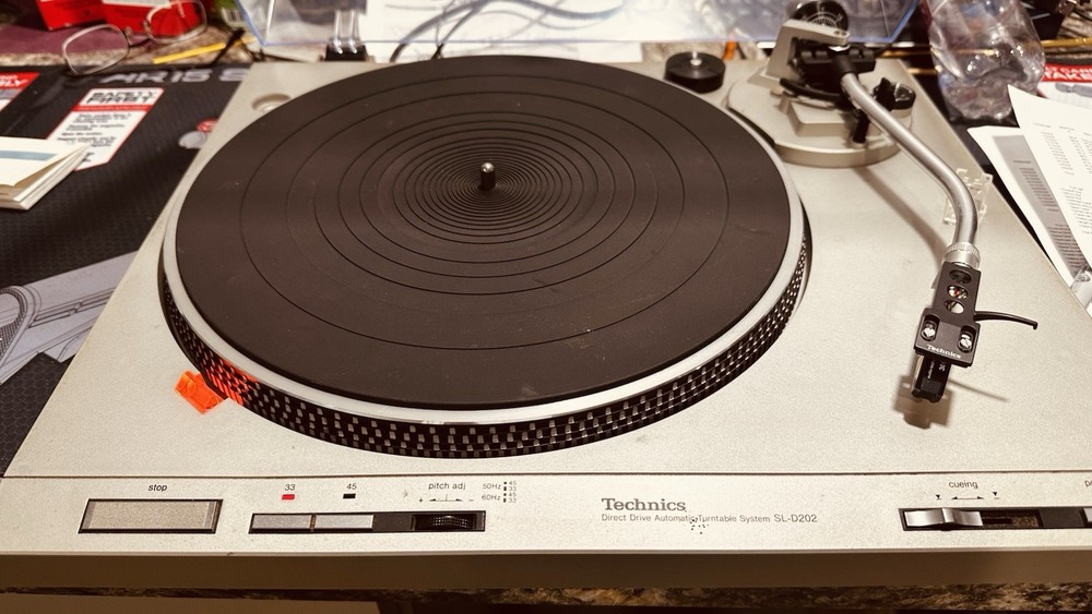 Vintage Technics SL-D202 Direct Drive Automatic Turntable 33/45