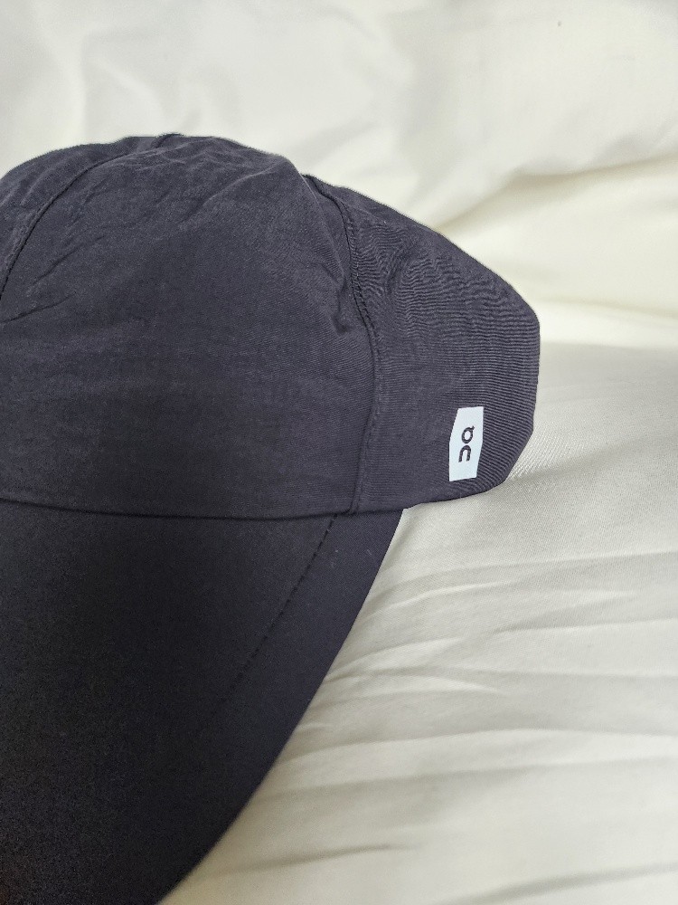 OnCloud ON Cap Black OS Performance Hat Adjustable Lightweight Unisex NWT