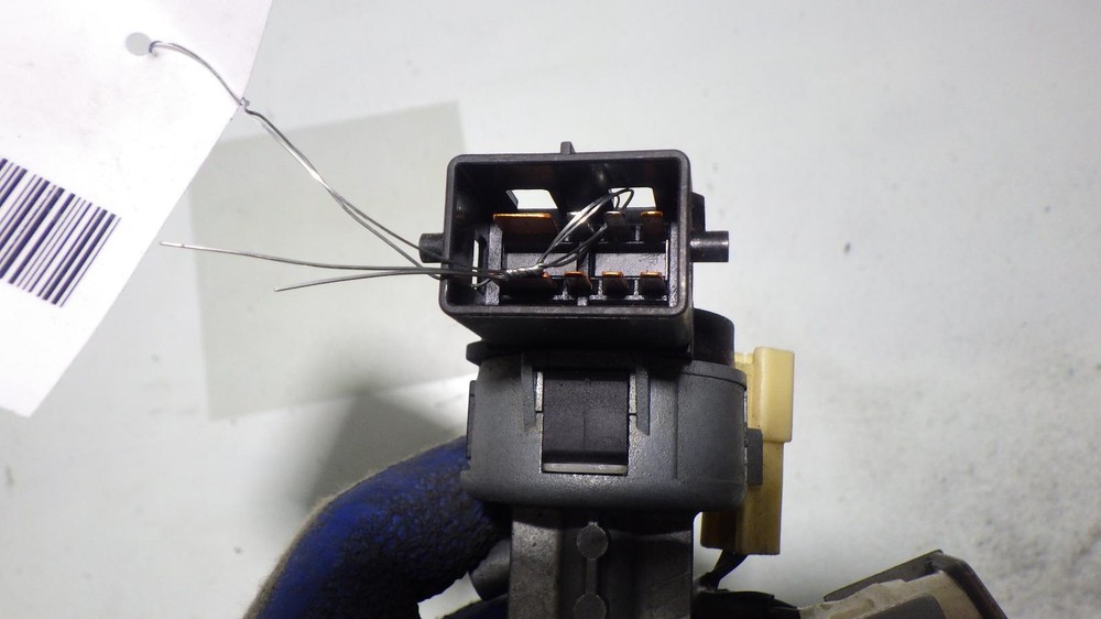 05 MAZDA 3 Ignition W/Key