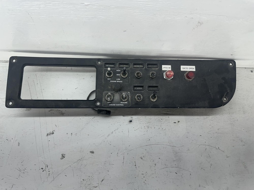 2001-2005 Peterbilt 378 GAUGE AND SWITCH Dash Panel - Used
