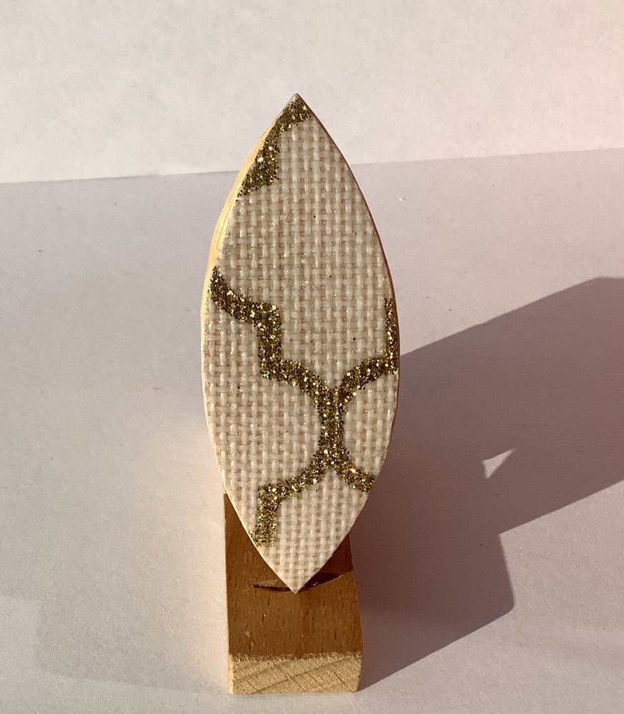 Tatting shuttle glittery gold 2.5" long