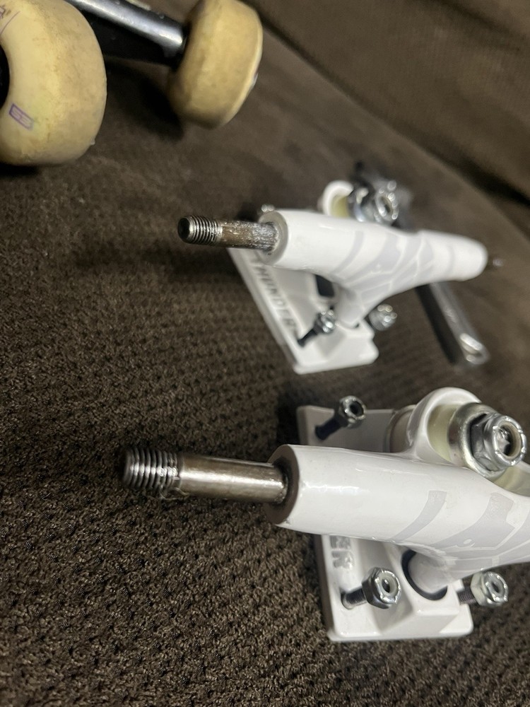 Thunder Sonora White Team 147 Trucks 8.0