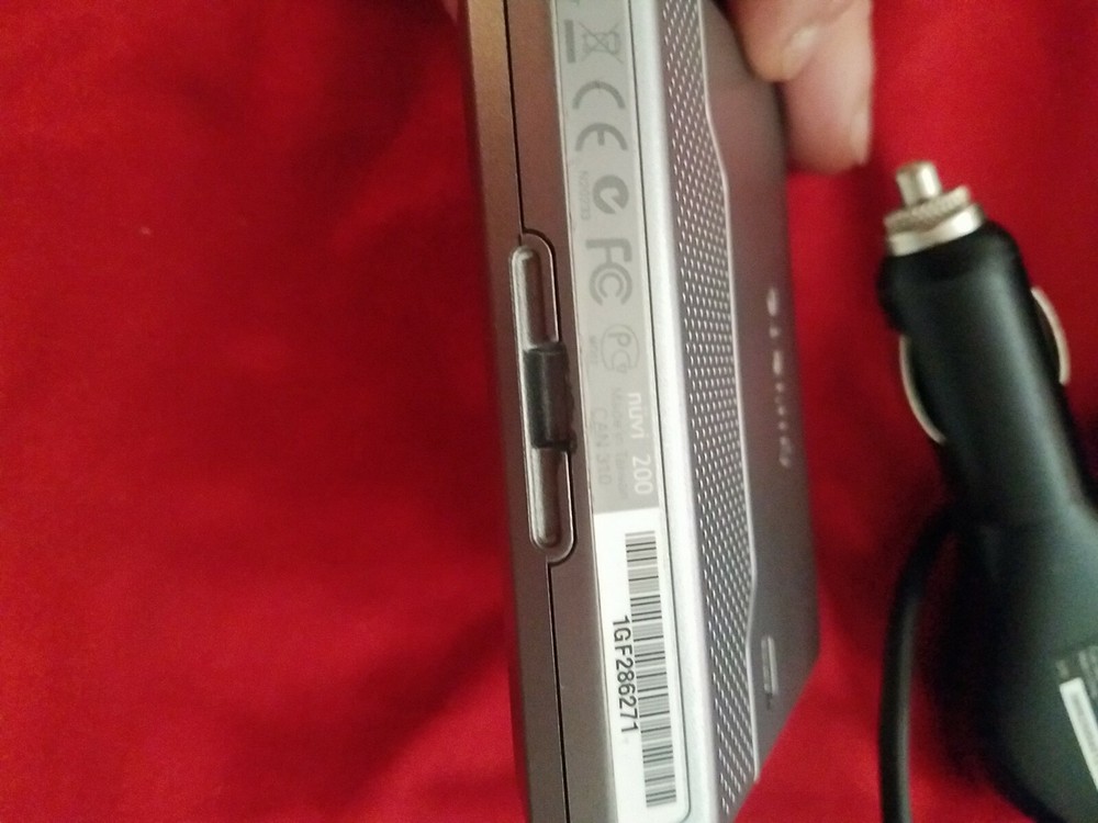 Garmin nüvi 200 GPS Bundle Includes Car Adapter And Case