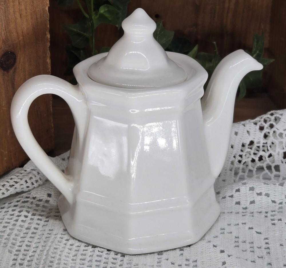 ceramic tea pot w/ summer barn (26004) hand painted
