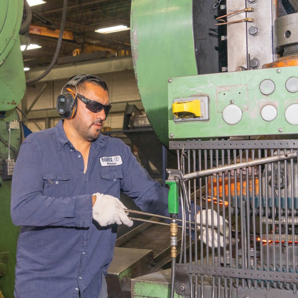 Klein Tools AESEM1S Situational Awareness Bluetooth® Earmuffs