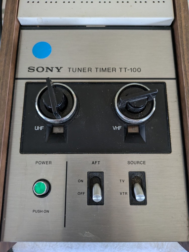 Very rare SONY TT-100 TUNER TIMER ORIGINAL powers on