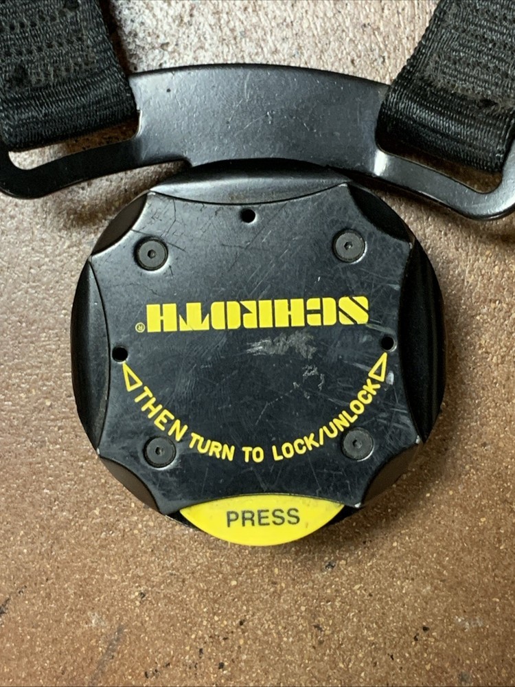 SCHROTH RACING 6-POINT HARNESS