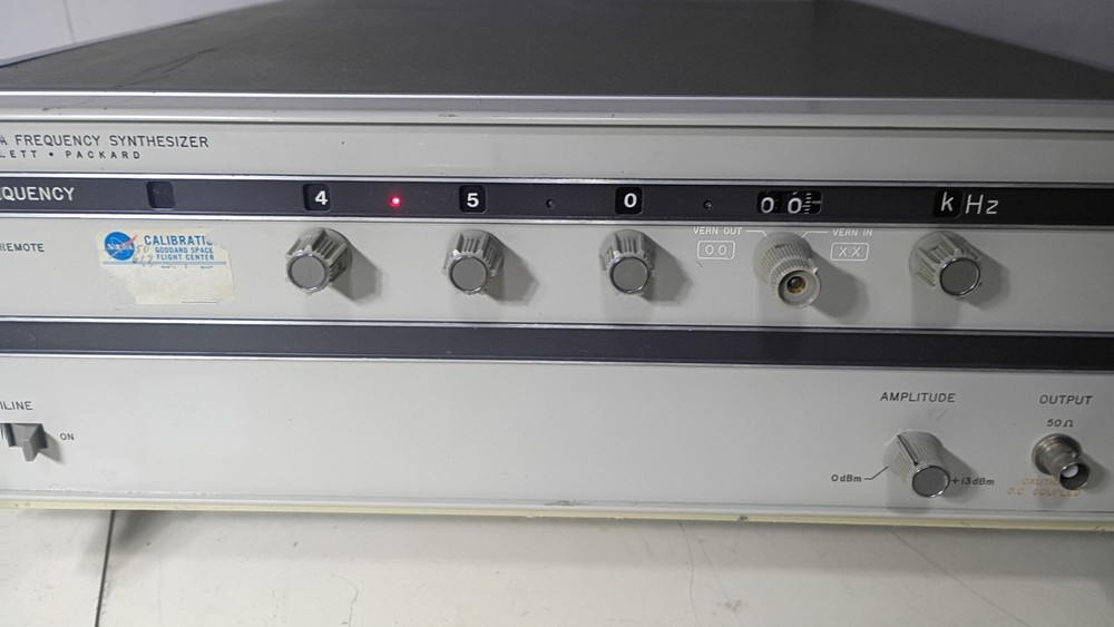 Nice Clean Working Hewlett Packard 3320A Frequency Synthesizer 0.1 Hz - 13MHz