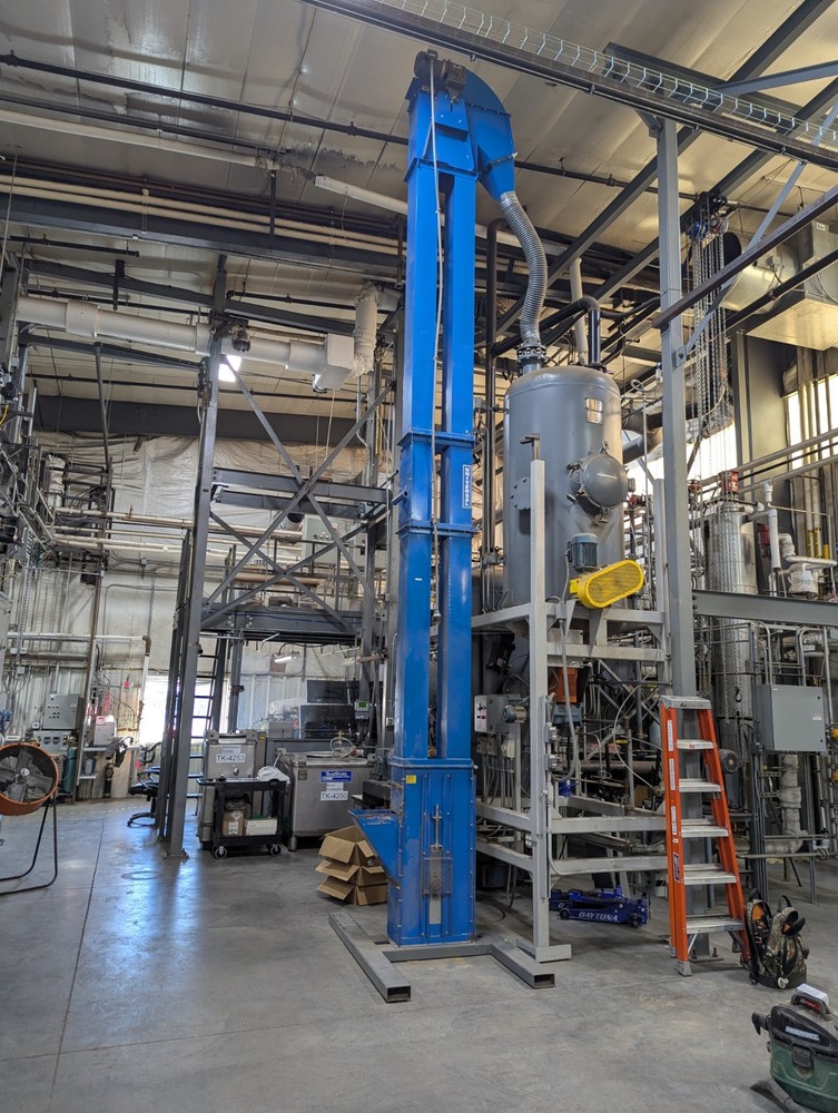 BUCKET ELEVATOR - 24' Universal Industries