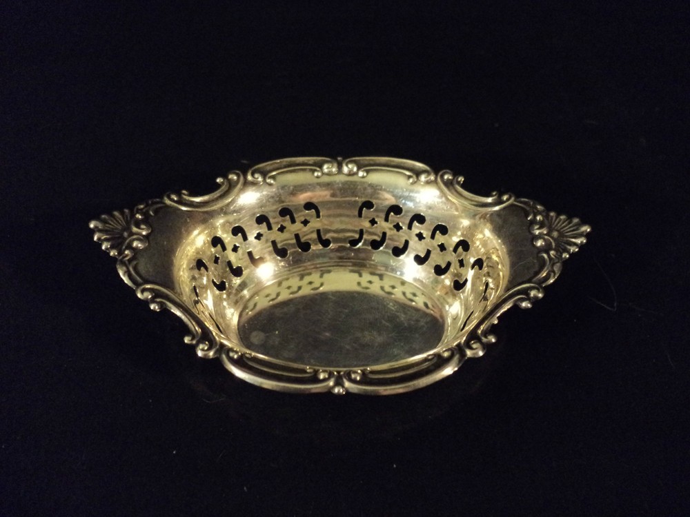 NICE VINTAGE GORHAM STERLING SILVER "CROMWELL" NUT DISH