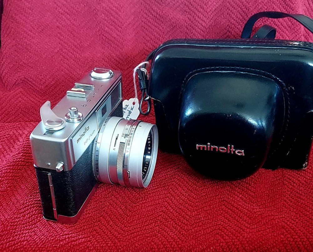 Minolta EASY FLASH Silver Black Vintage Rangefinder Camera with Case