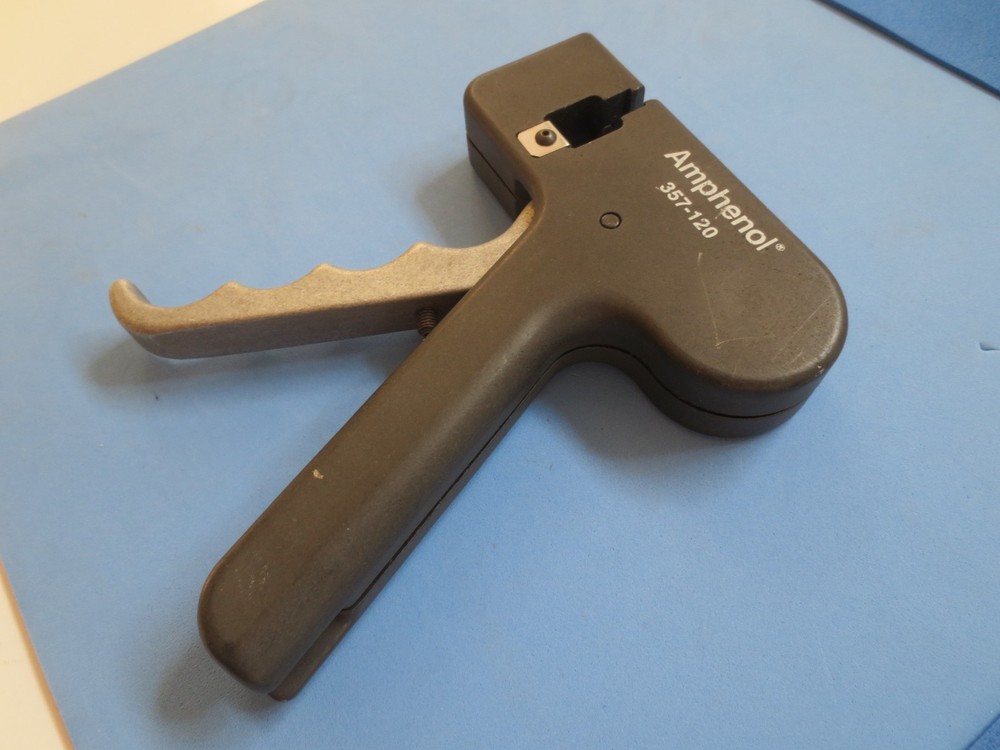 Amphenol 357-120 Insertion Hand Tool •• Looks Unused ••