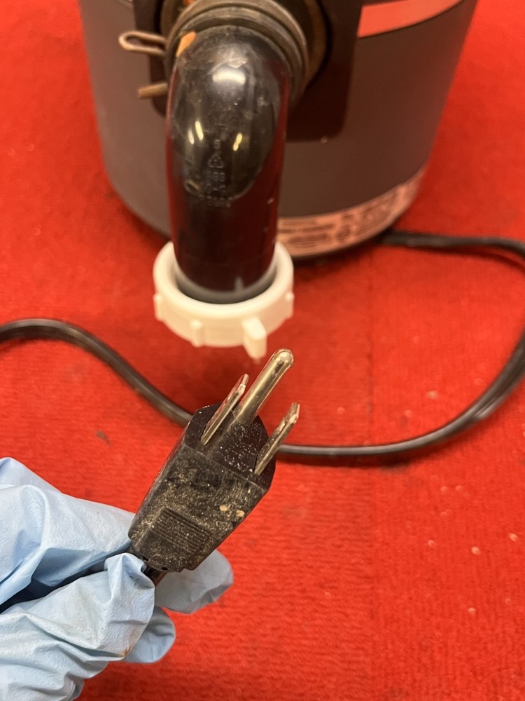 Used InSinkErator Evolution Essential Garbage Disposal ¾ HP #ESSENTIAL Good Cond