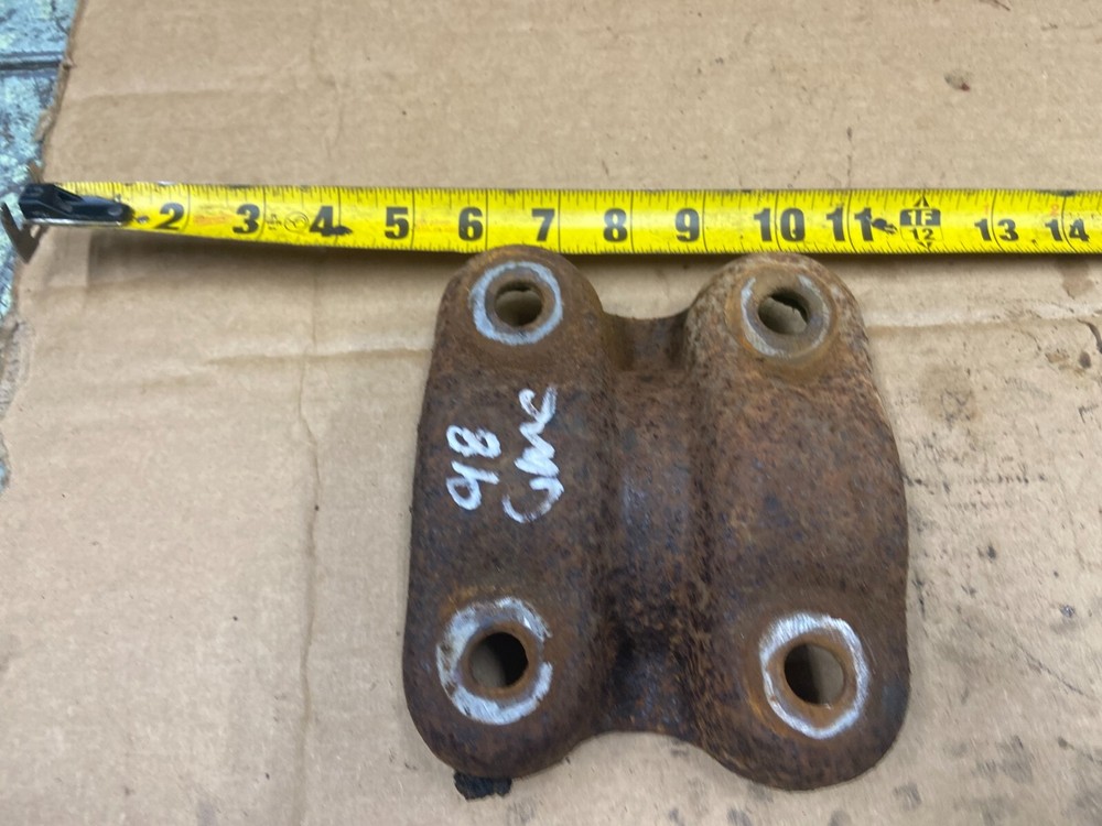 1996-1999 GMC EX.CAB REAR LEAF SPRING SADDLE