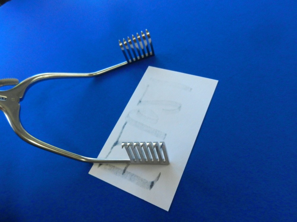 E2621 Codman 50-1383 Sharp Tip Retractor