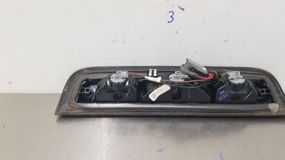 16 CHEVY SILVERADO 2500 HIGH MOUNTED STOP LIGHT