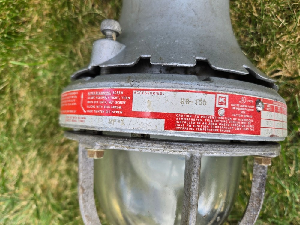 HAZARD & EXPLOSION PROOF LIGHT
