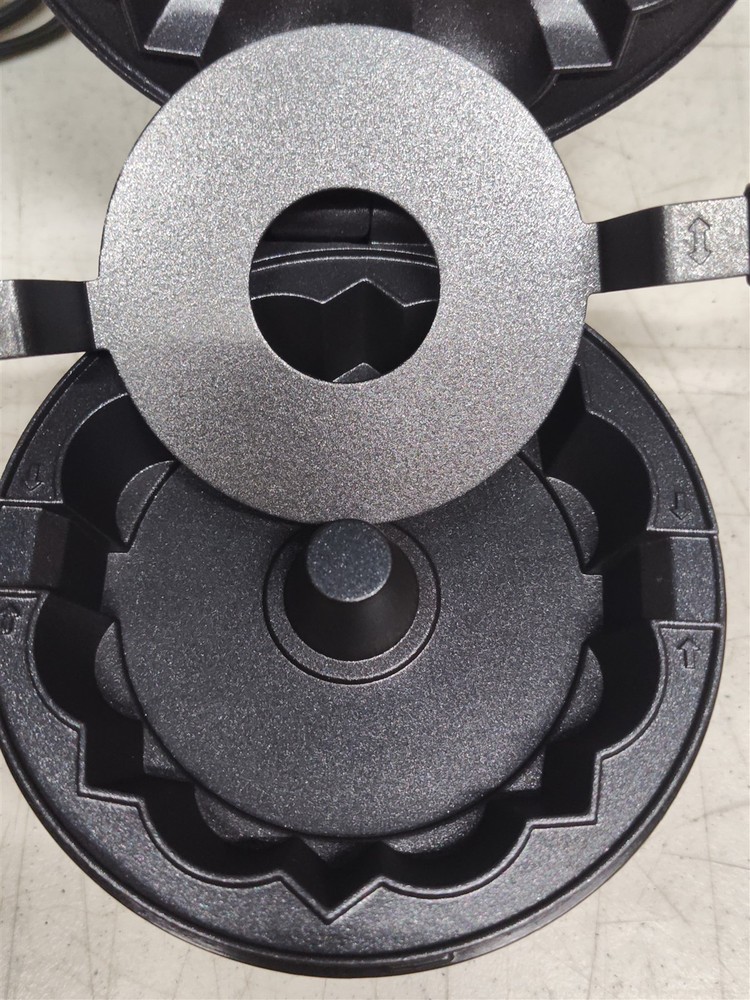 Dash Mini Bundt Cake Maker - New