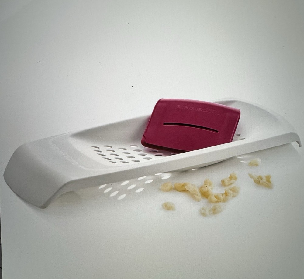 NEW Tupperware Spaetzle / dumpling Maker + scraper maker RARE!