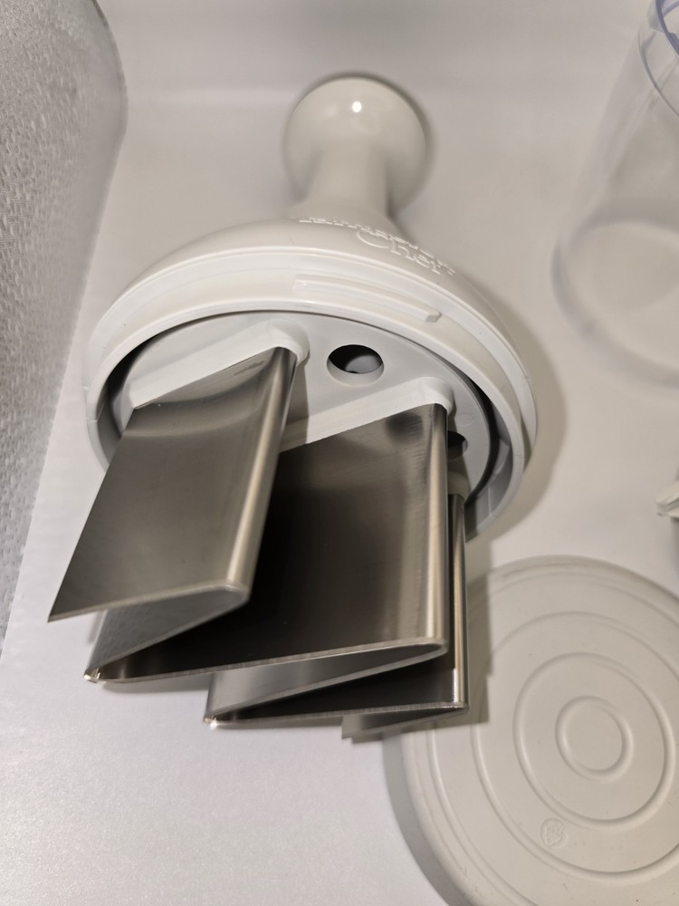 Pampered Chef Push Function Food Chopper - White