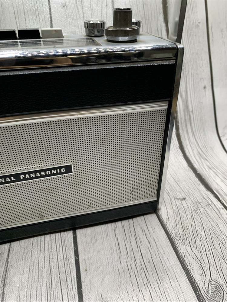 Vintage National Panasonic Multi Band Radio Untested