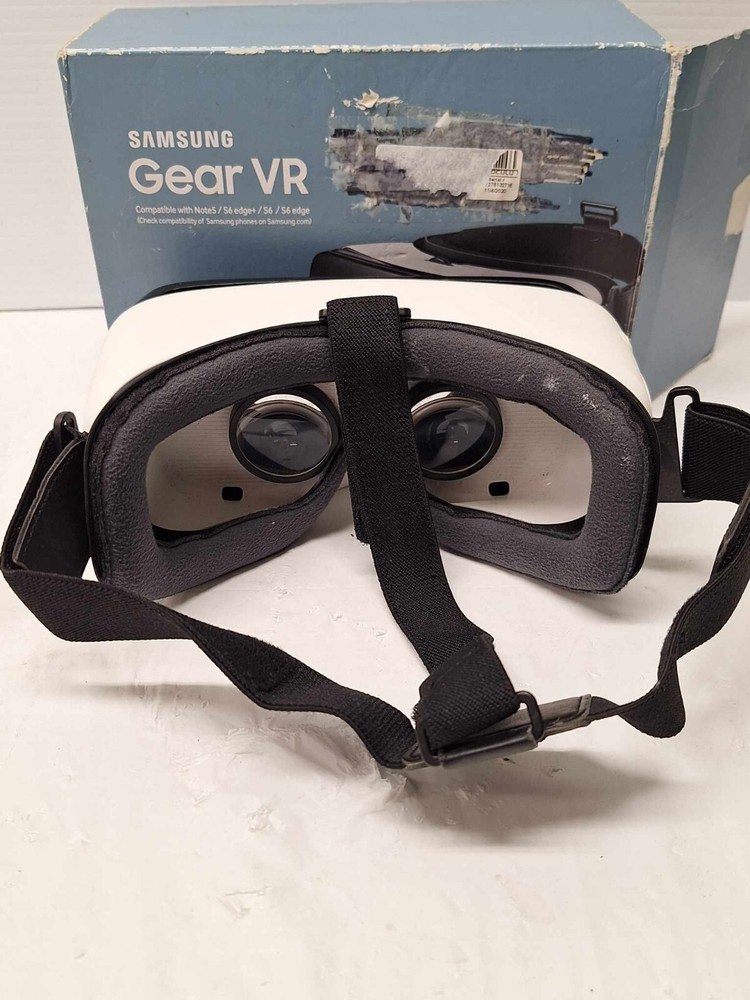 Samsung Oculus Gear VR SM-R322 Virtual Reality Headset
