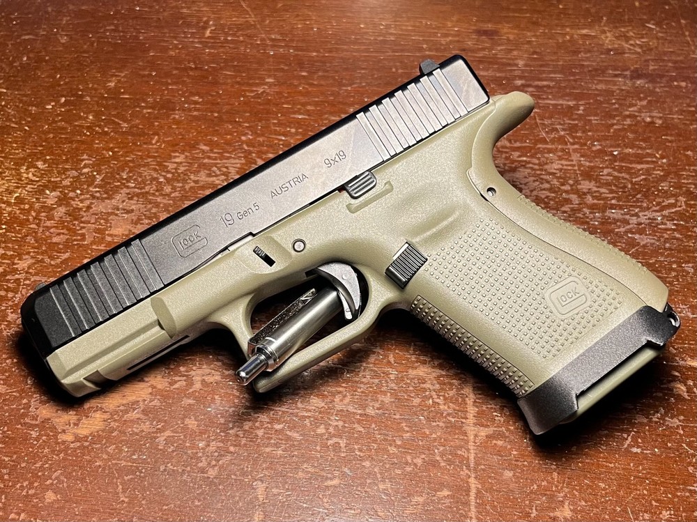 Glock 19 G19 Gen 5 Magwell - Backstrap Compatible