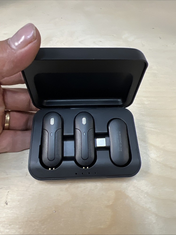 NORTH Wireless Microphone with Charger (USB-C)...305