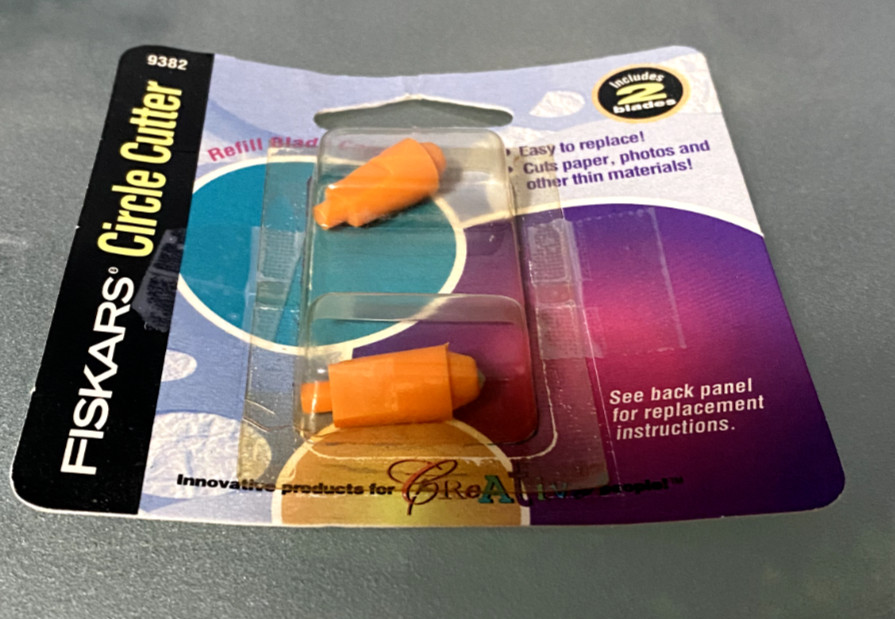 Fiskars Circle Cutter + Replacement Blades - Cuts 1” - 8” Circles + Extra Blades