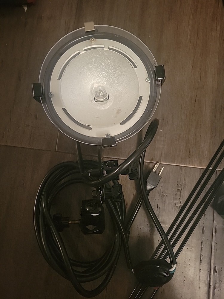 SMITH-VICTOR CORP 765-UM Video Production Lighting Bundle