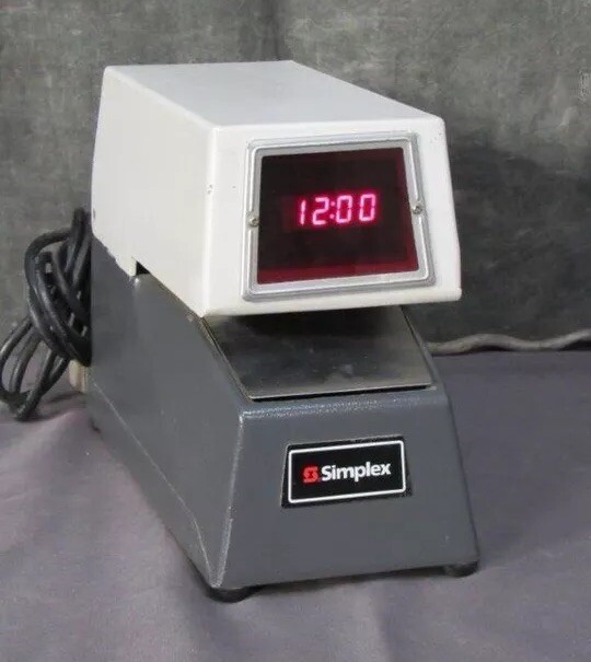 SIMPLEX 1605-9002 Consecutive Payroll Time Clock & Date Recorder, with Key
