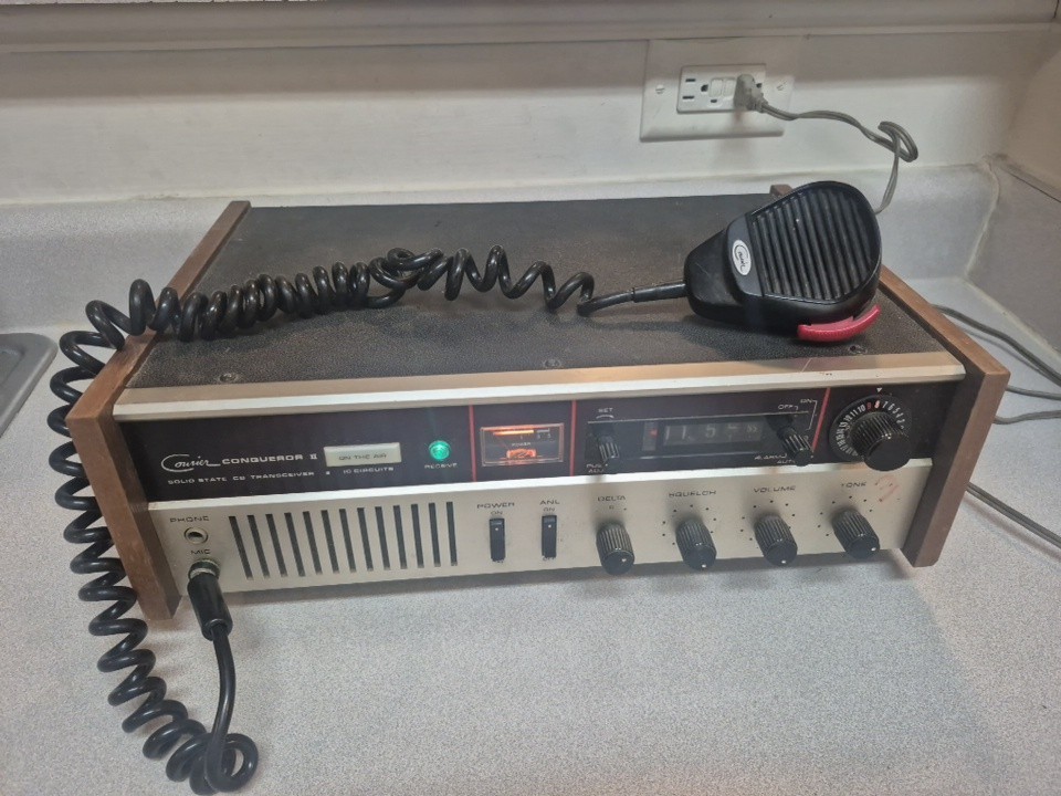 Courier Conqueror II CB Solid State Transceiver TESTED