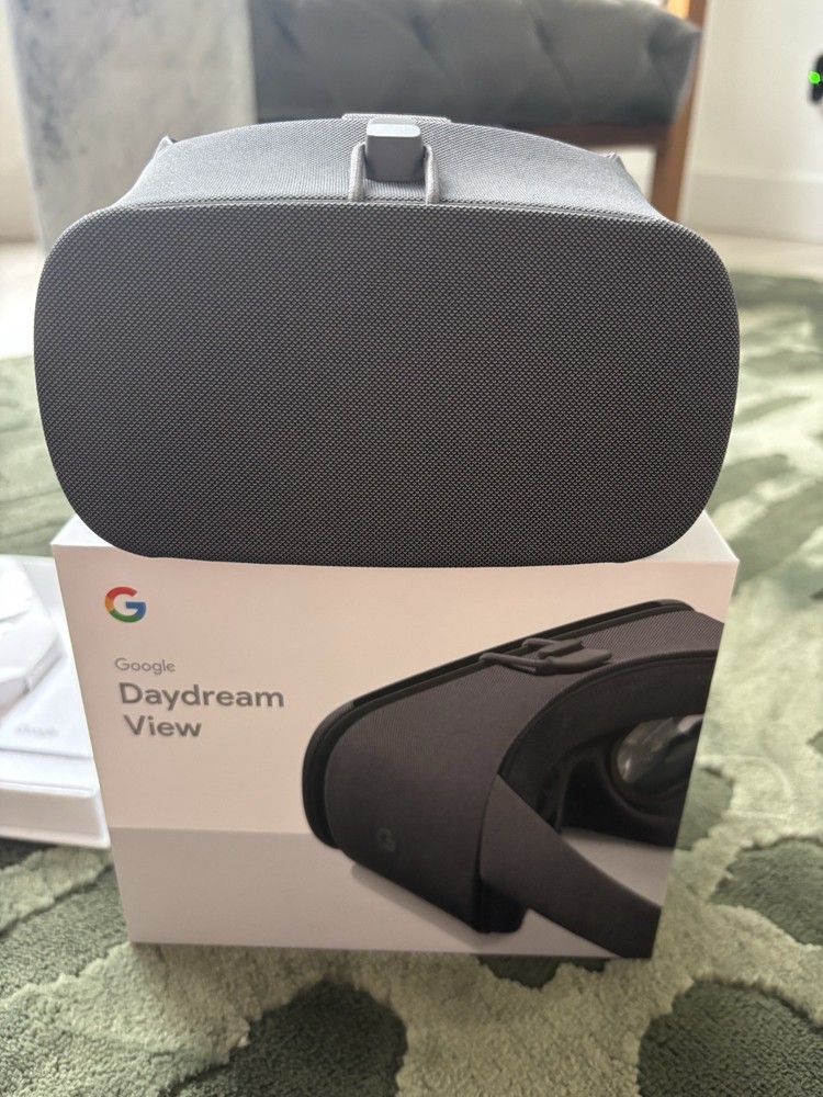 Google Daydream View VR Headset With Remote, Charcoal, Great Condition