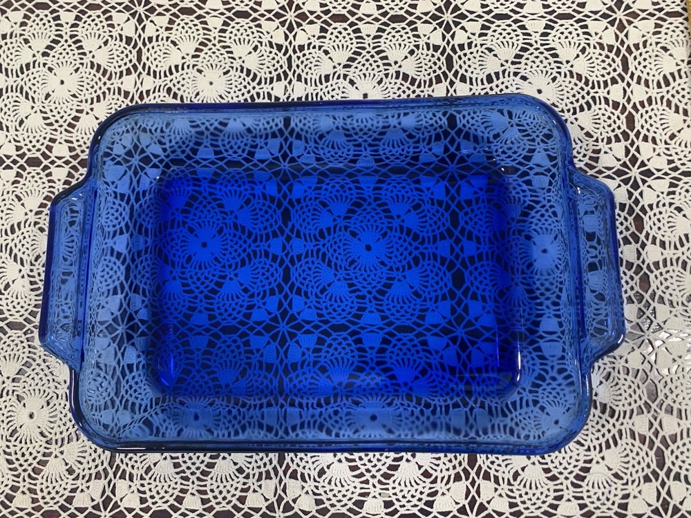 Anchor Ovenware  8x11.5x2” 2 Quart Baking Dish.