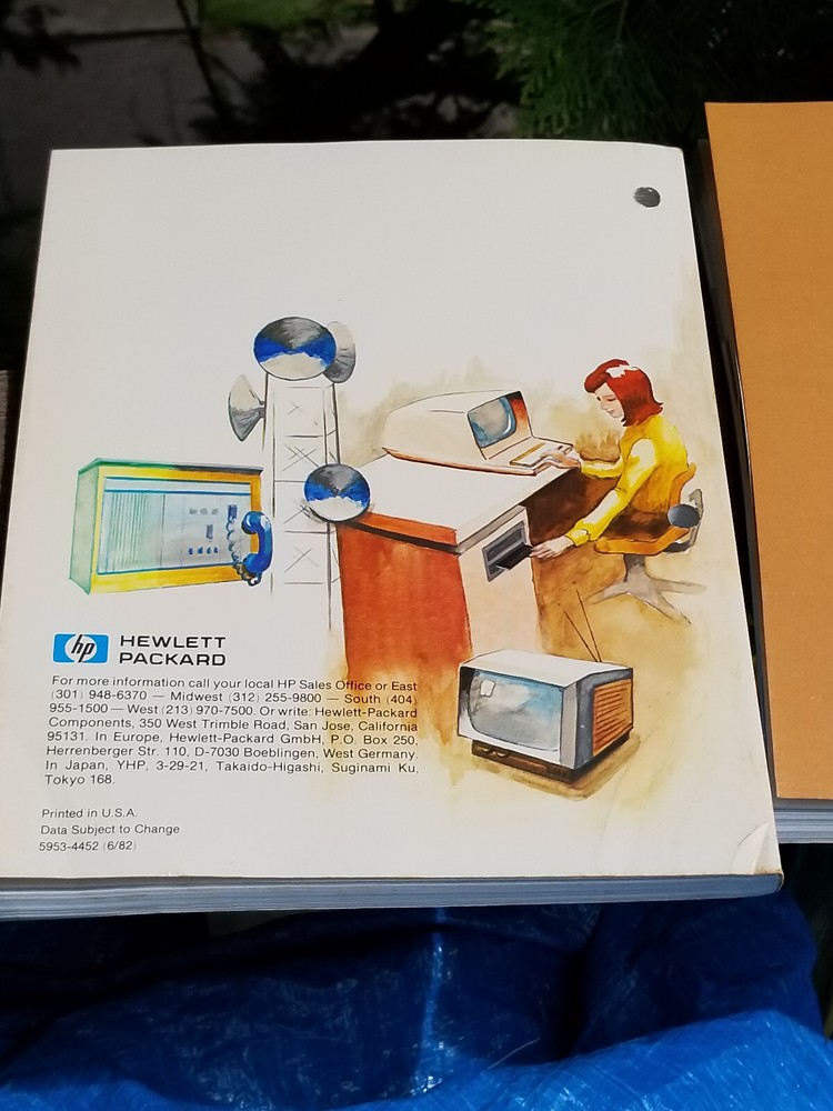 2 VINTAGE ELECTRONICS BOOKS HEWLITT PACKARD DIODE TRANSISTOR CATALOG 1982 , '84