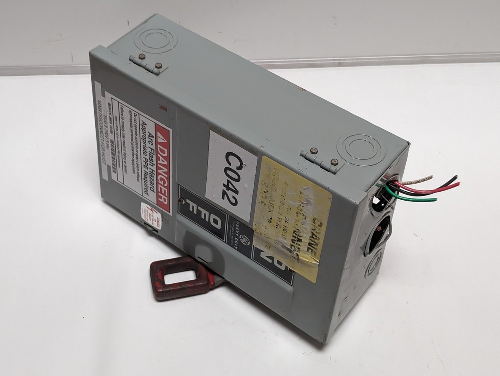 GENERAL ELECTRIC TH3361 Model 10 Safety Switch (USED).