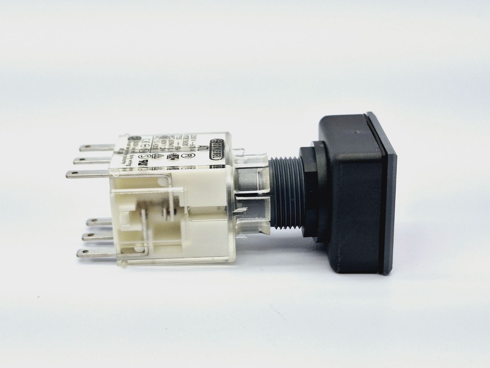 SCHLEGEL ATL GREEN PUSH BUTTON SWITCH 250VDC