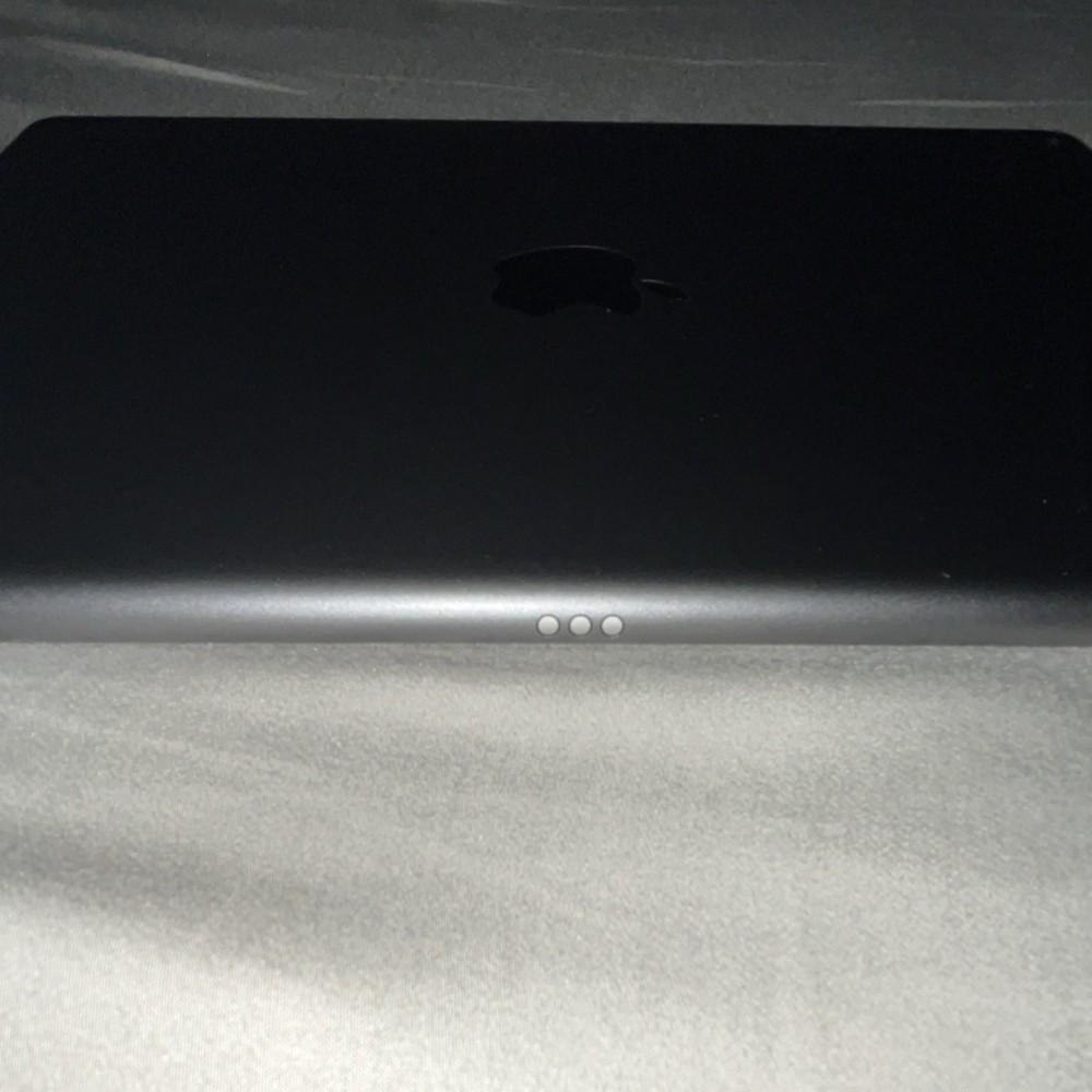 Apple iPad Gray Tablet Headphone Jack Lightning Connectivity