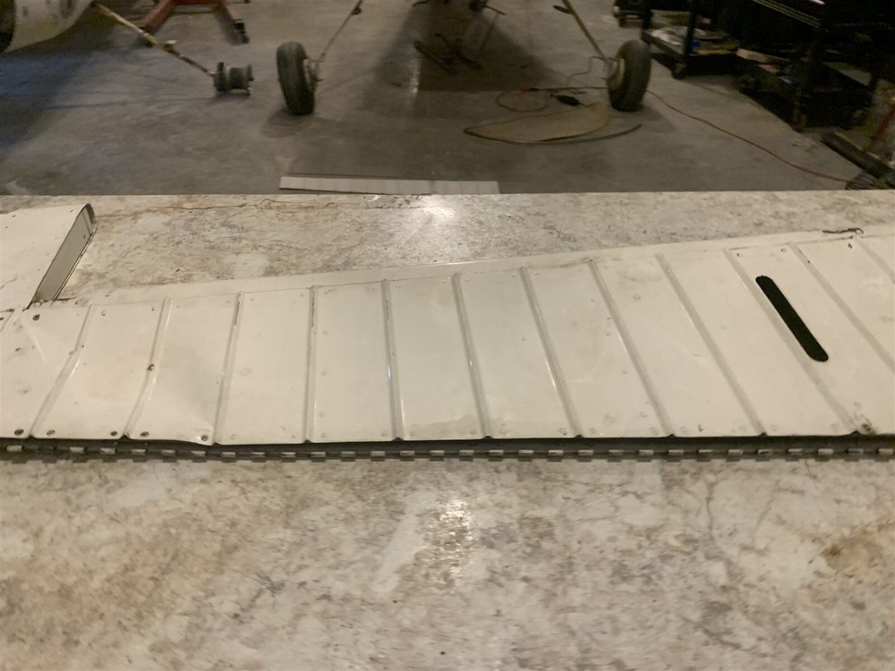 1977 Cessna 172 Right Elevator Assembly 0593000-4
